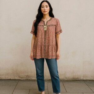 Easel ruffle hem v-neck short sleeve contrasting print top size S